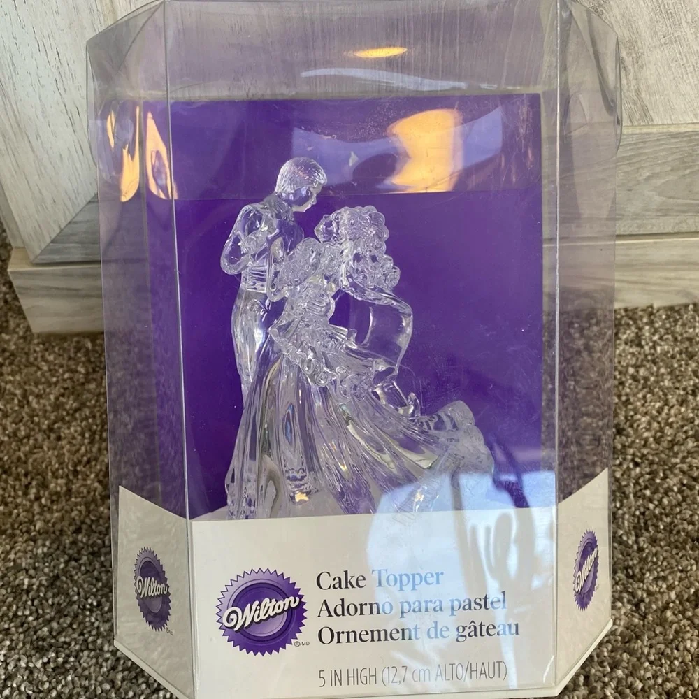 NIB Wilton Clear Bianca Wedding Cake Topper Crystal Clear Couple's First Dance